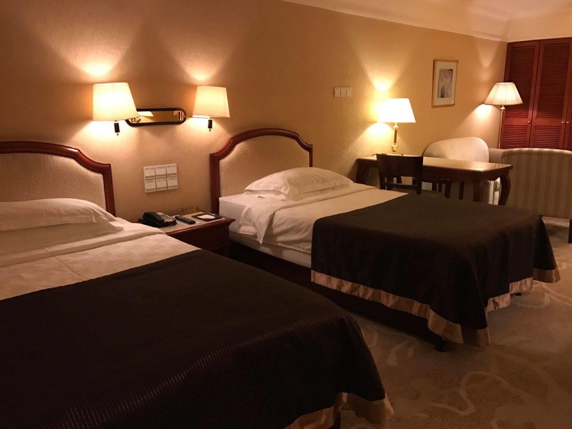 Beijing King Wing Hot Spring Hotel Екстер'єр фото