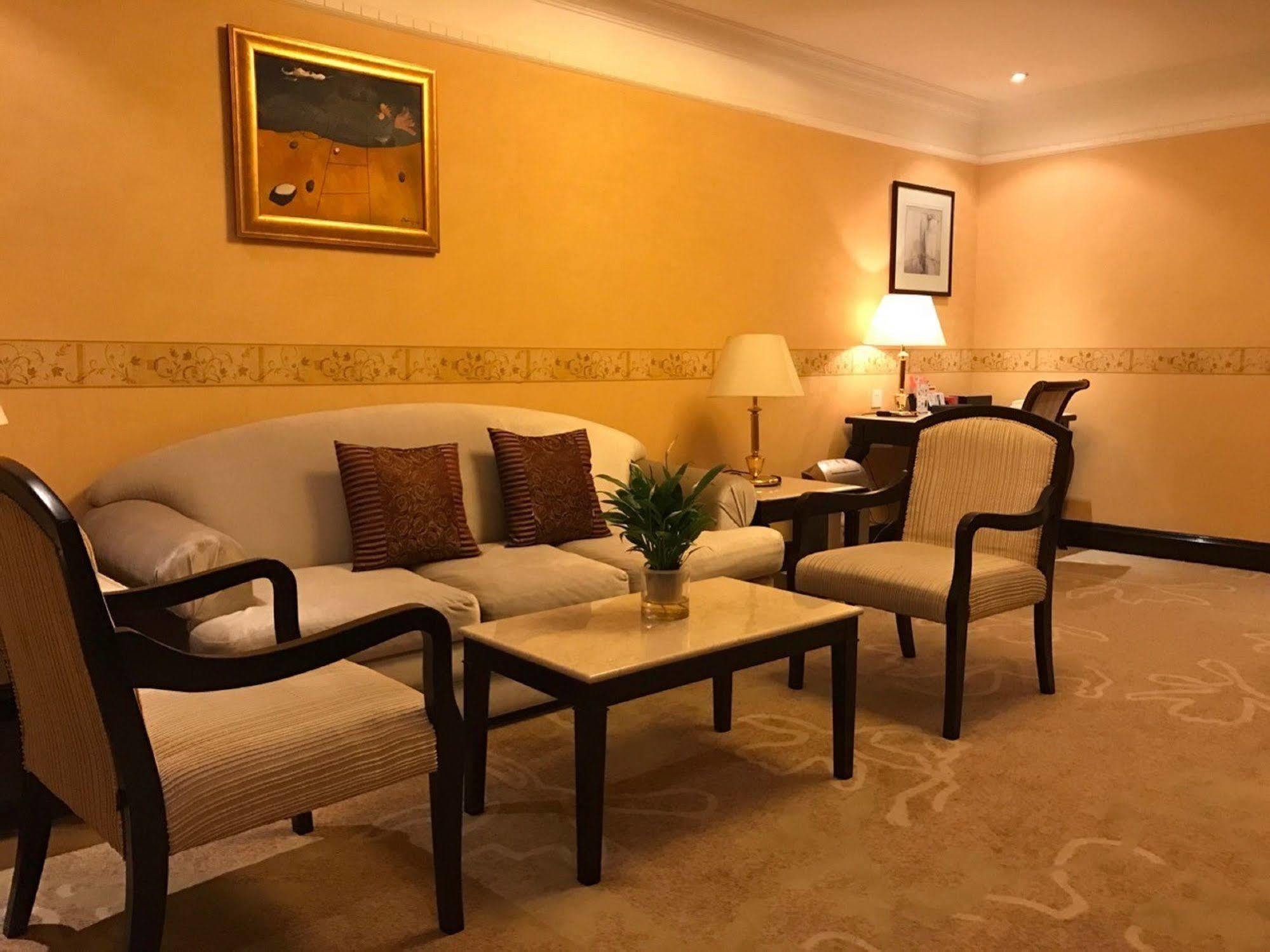 Beijing King Wing Hot Spring Hotel Екстер'єр фото