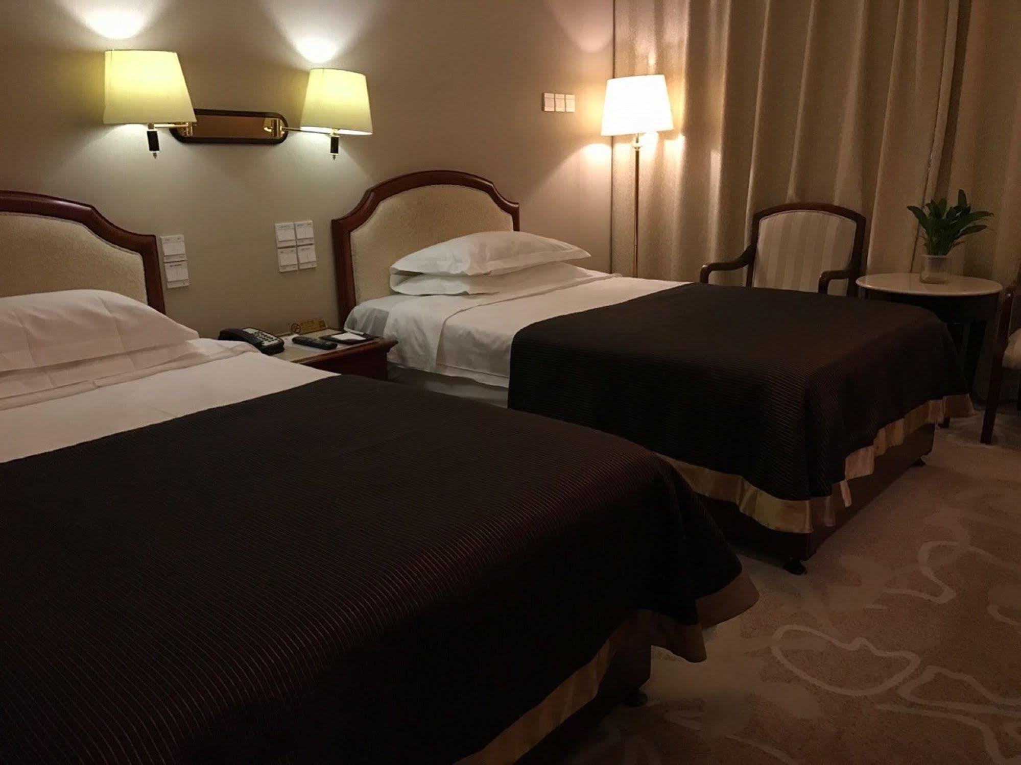 Beijing King Wing Hot Spring Hotel Екстер'єр фото