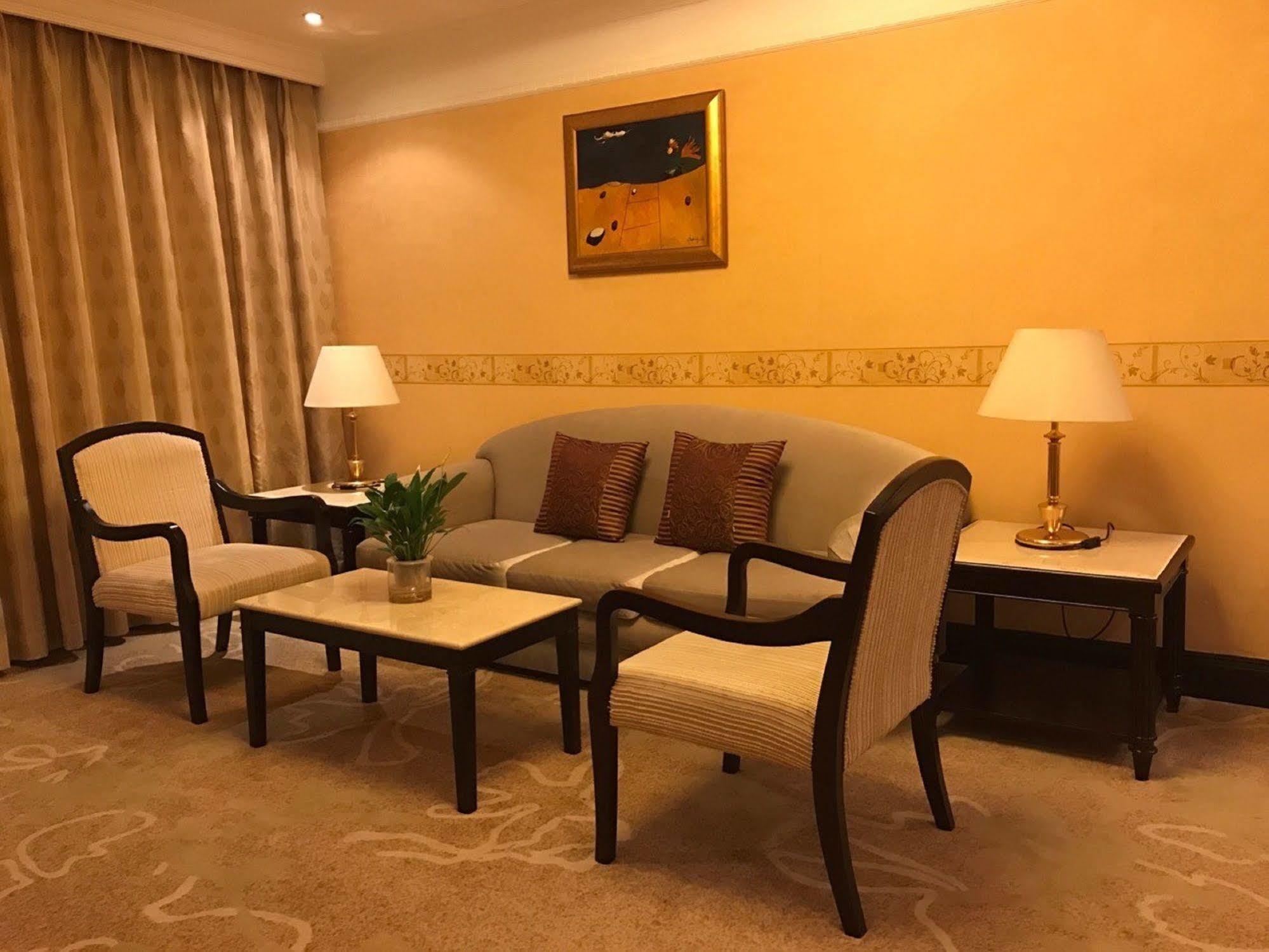 Beijing King Wing Hot Spring Hotel Екстер'єр фото